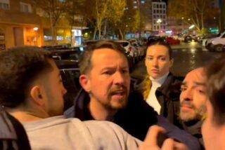 Pablo Iglesias 'pierde los papeles' e intenta agredir al reportero Vito Quiles